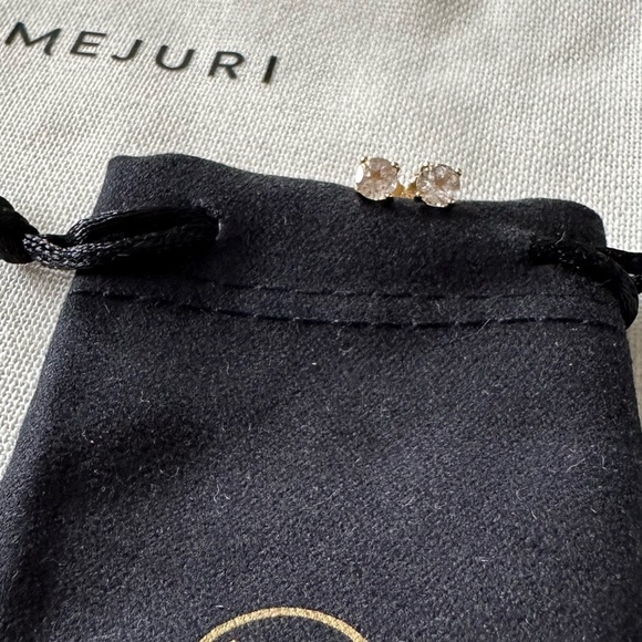 Mejuri Round Topaz Studs - Picture 10 of 12